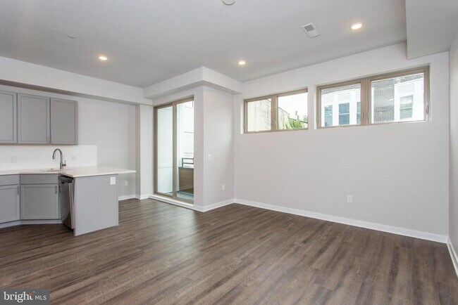 Building Photo - 1227 N 7th St