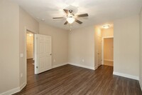 Building Photo - 600 Grandview Ct