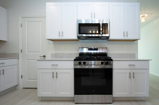 Building Photo - Lakeside Luxury in Parrish - 5 Bedroom BRA...