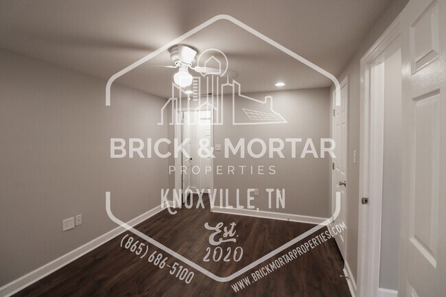 Building Photo - 108.5 S Maple St