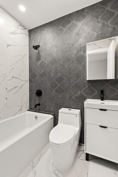 Building Photo - 744 Lexington Ave