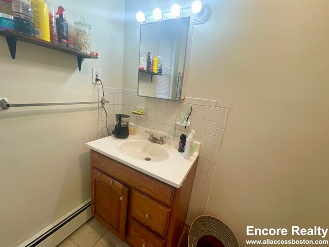 Building Photo - 75 Putnam St