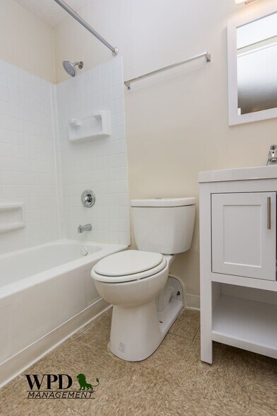 Building Photo - 6521 S Lowe Ave