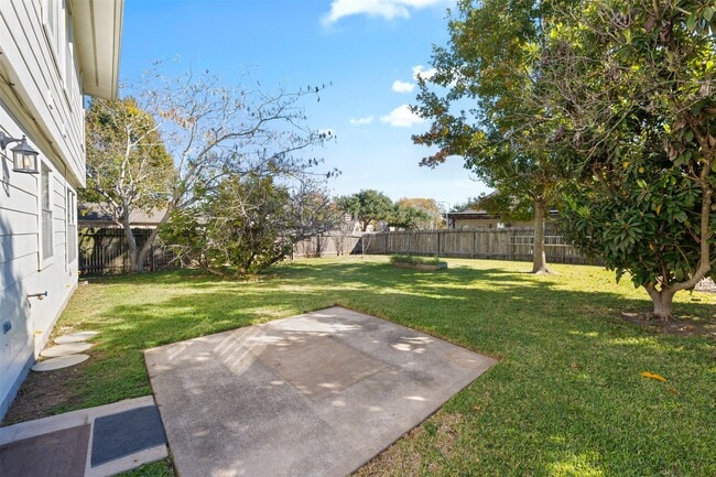 Building Photo - 17103 Canterbury Green Ct