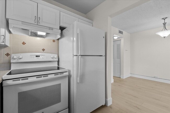 Building Photo - 142 Kent St