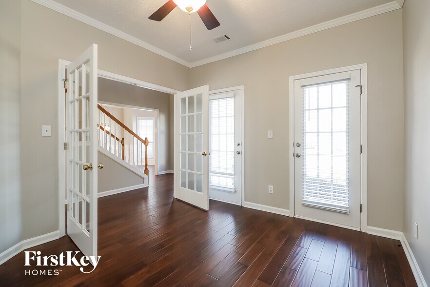 Building Photo - 107 Sweetbriar Walk