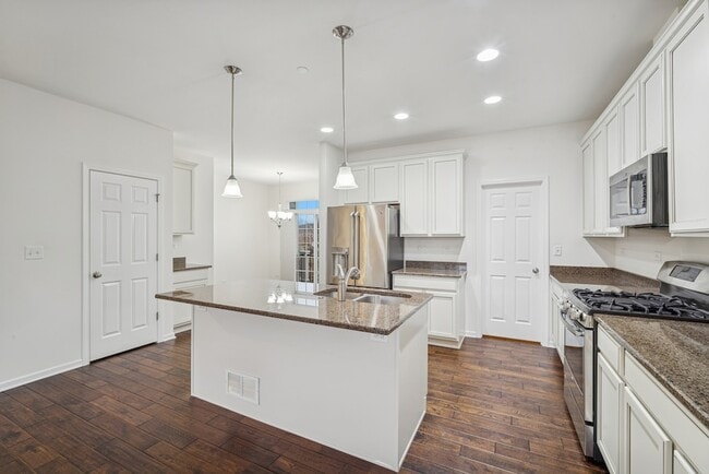 Building Photo - 70 Marcel Ln