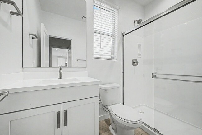 Building Photo - Gated community 4 bedroom home with community pool