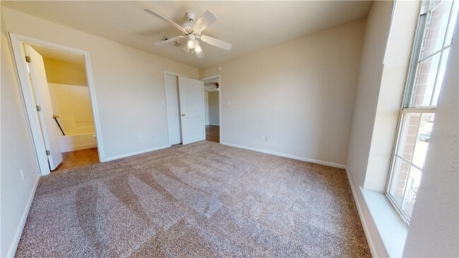 Building Photo - 1509 Hollow Hill Dr