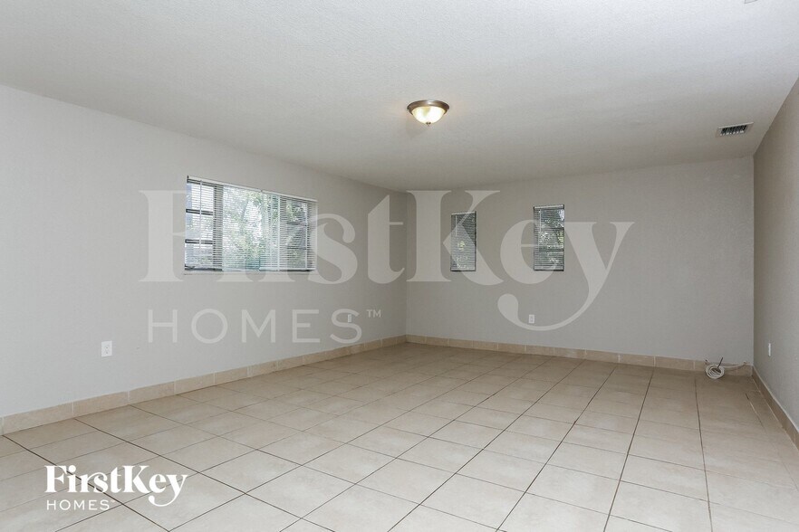 Building Photo - 731 NW 175th Dr