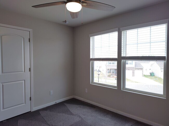 Building Photo - Beautiful home located in the Upper Riverpointe Community in Charlotte !