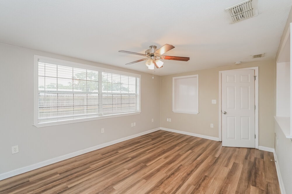 Building Photo - 6024 Boxwood Dr