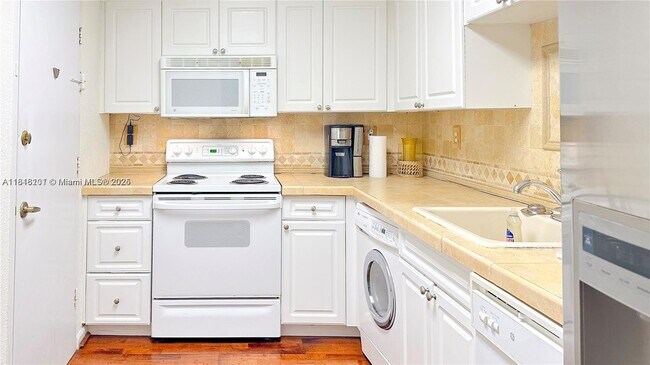 Building Photo - 2501 S Ocean Dr