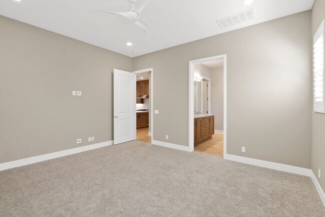 Building Photo - Gated 55 and older 3 bedroom 2 bathroom Ovation at Flora Park