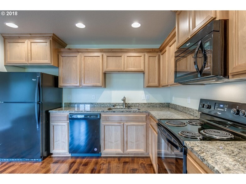 kithchen - 9520 NE 72nd St