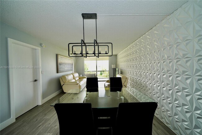 Primary Photo - 2541 Aragon Blvd