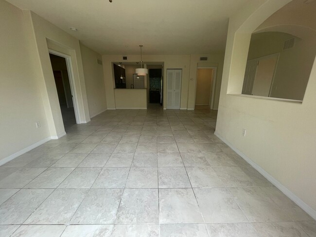 Building Photo - ANNUAL RENTAL - 3 BED/2 BATH-SECOND FLOOR ...