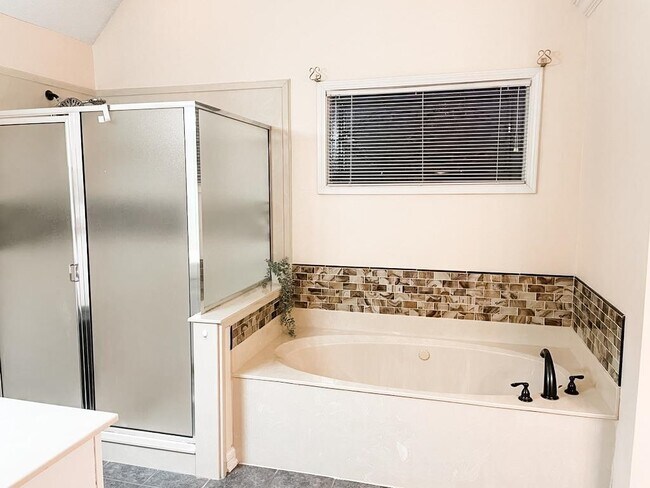 Building Photo - 610 Grand Steeple Cove