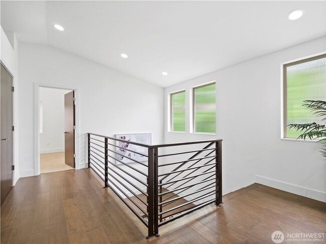 Building Photo - 4bd/3.75ba Seattle House