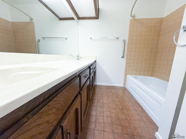 Building Photo - 10476 S Del Montes