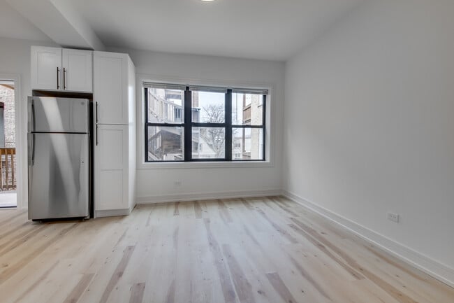 Building Photo - 1906 N Whipple St