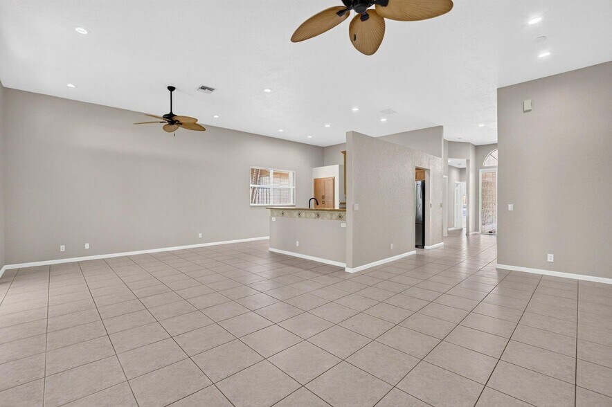 Building Photo - 5346 Vallejo Ter