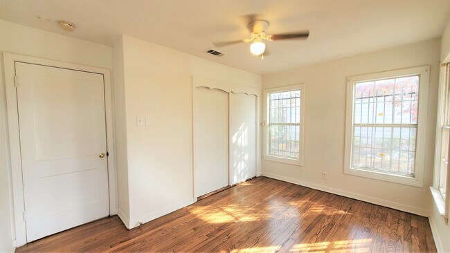 Bedroom 1 view 2 - 4813 Old Mansfield Rd