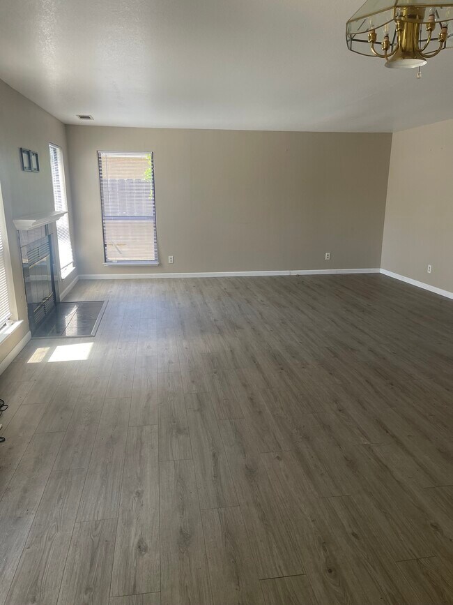 Building Photo - 2524 Garlandwood Dr