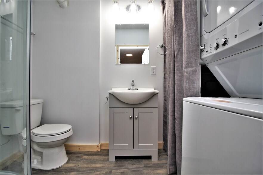 Building Photo - 4634 Southcrest Dr