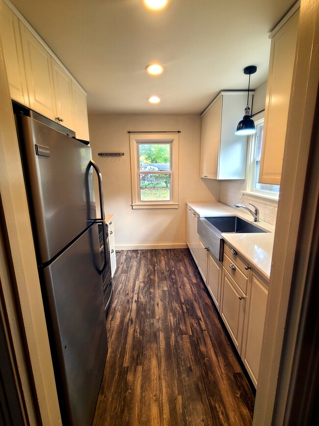 Building Photo - 8217 Belleview Ave