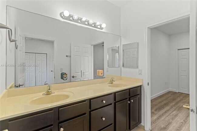 Building Photo - 3502 W 86th Terrace