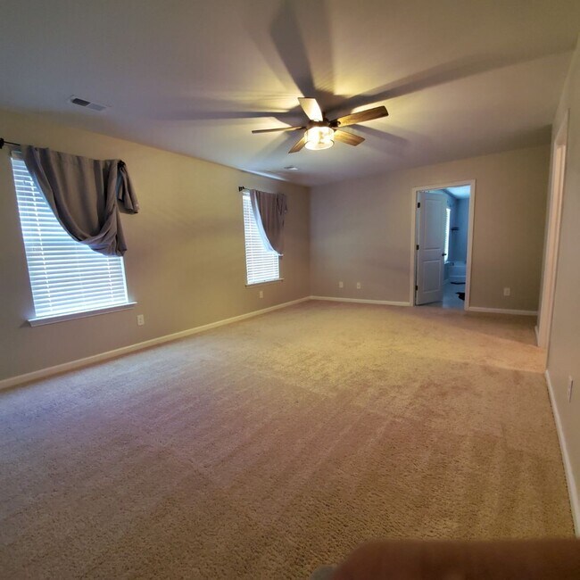Building Photo - 121 Tupelo Way
