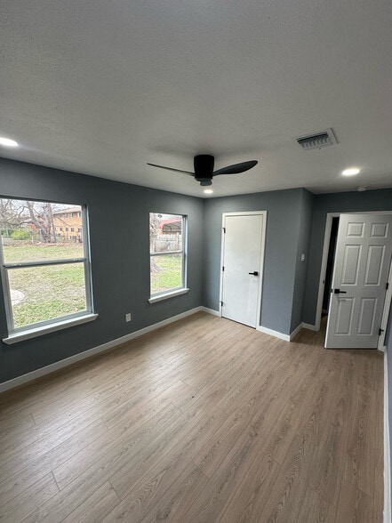 Building Photo - 430 Sussex Ave