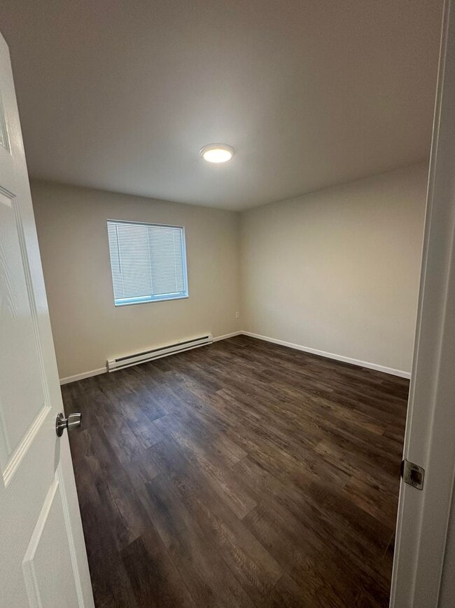 Building Photo - 3 Bedroom Duplex