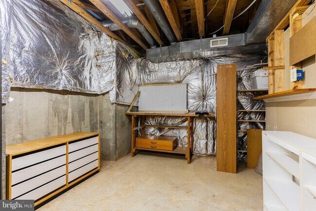 Building Photo - 4018 Lake Glen Rd