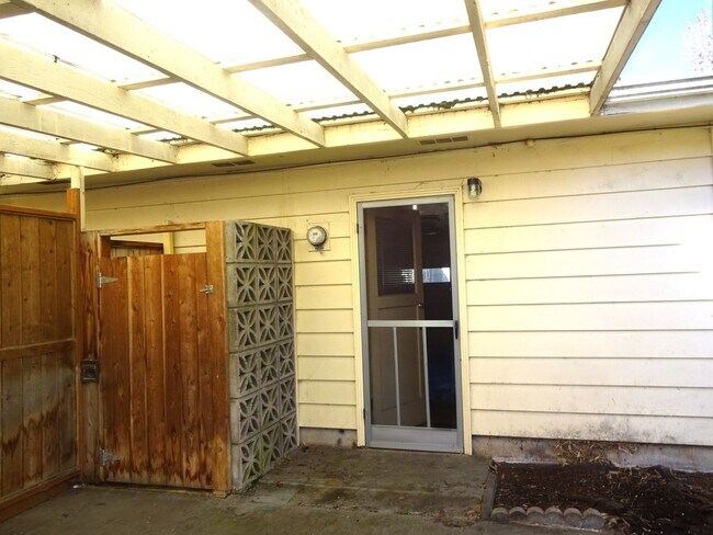 Building Photo - 655Mayfair - FH