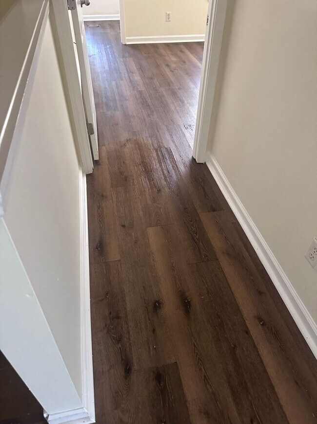 Building Photo - 108 N Gray Ave