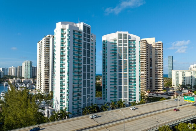 Building Photo - The Parc at Turnberry
