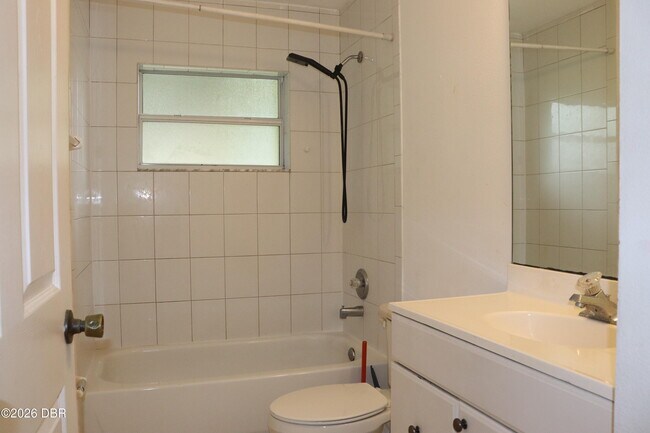 Building Photo - 1061 Oak Forest Cir