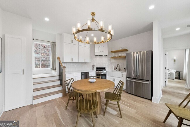 Building Photo - 11 Bourbon St