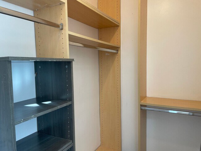 Building Photo - Private Single Family Home in Central Quie...