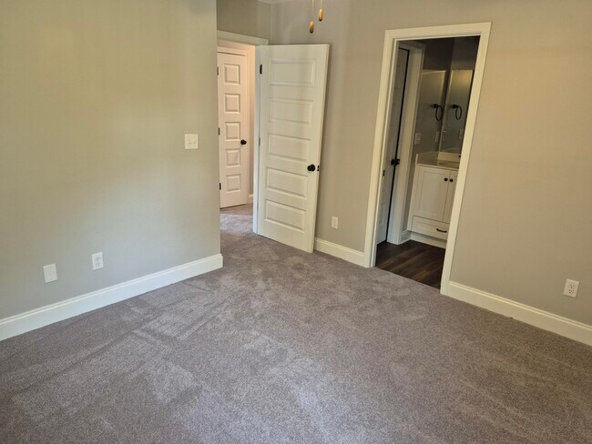 Building Photo - 2277 Pund Ave