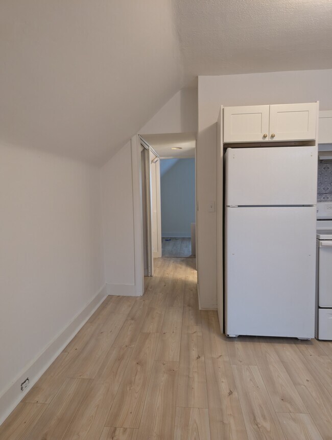 Building Photo - 315 US-5