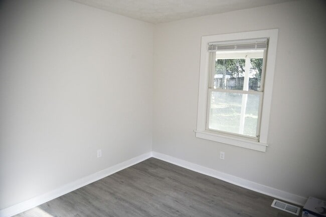 Building Photo - Updated 3BR house in Taylor Berry Neighbor...