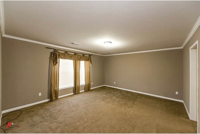 Building Photo - 571 7 Pines Rd