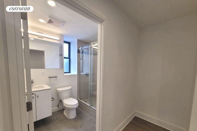Building Photo - 45 W 81st St