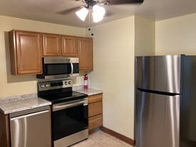 Building Photo - 202 N Main St