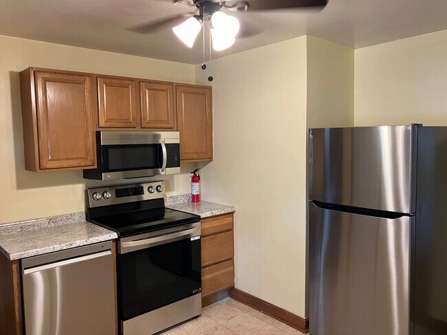 Building Photo - 202 N Main St