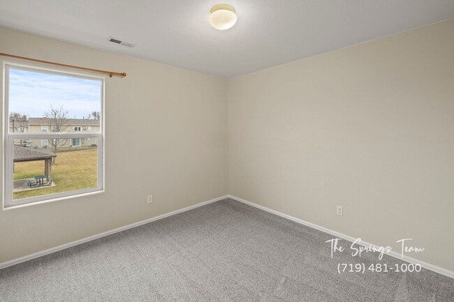 Building Photo - CHARMING 3BD/2BA CONDO featuring FRESH UPDATES - Security Deposit Waiver Available