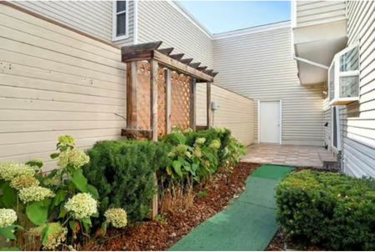 Building Photo - 7595 S Monaco Way